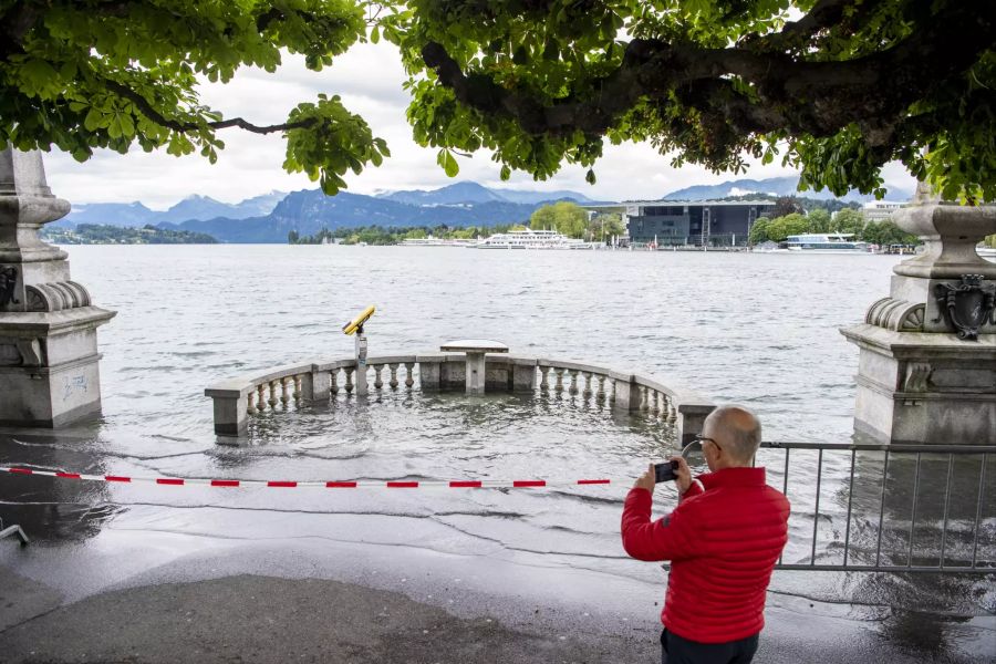 UNWETTER,UEBERSCHWEMMUNG, WASSER, HOCHWASSER,