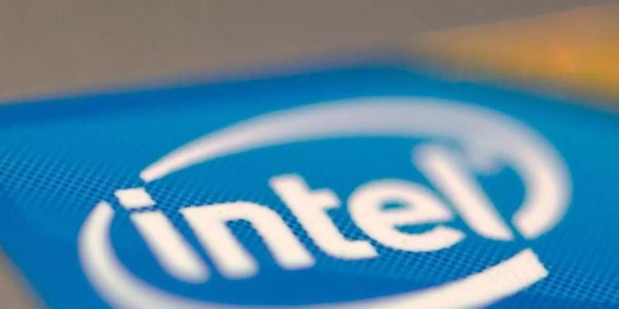 Intels Logo. Foto: Ralf Hirschberger/dpa Intels Logo