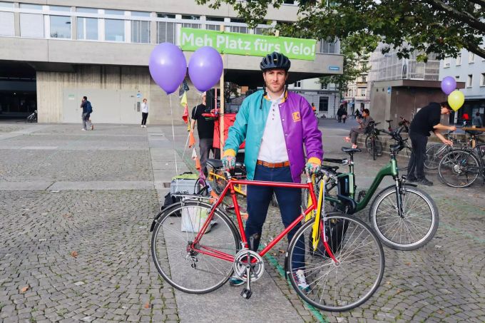 Organisator Danyal Odabasi will mehr Sicherheit für Velofahrende. velo demo