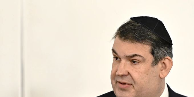 ARCHIV - Oskar Deutsch, Präsident der Israelitischen Kultusgemeinde Wien sowie des Bundesverbandes der Israelitischen Kultusgemeinden (IKG) Österreichs spricht in Wien. Foto: Herbert Neubauer/APA/dpa ARCHIV - Oskar Deutsch, Präsident der Israelitischen Kultusgemeinde Wien sowie des Bundesverbandes der Israelitischen Kultusgemeinden (IKG) Österreichs spricht in Wien. Foto: Herbert Neubauer/APA/dpa