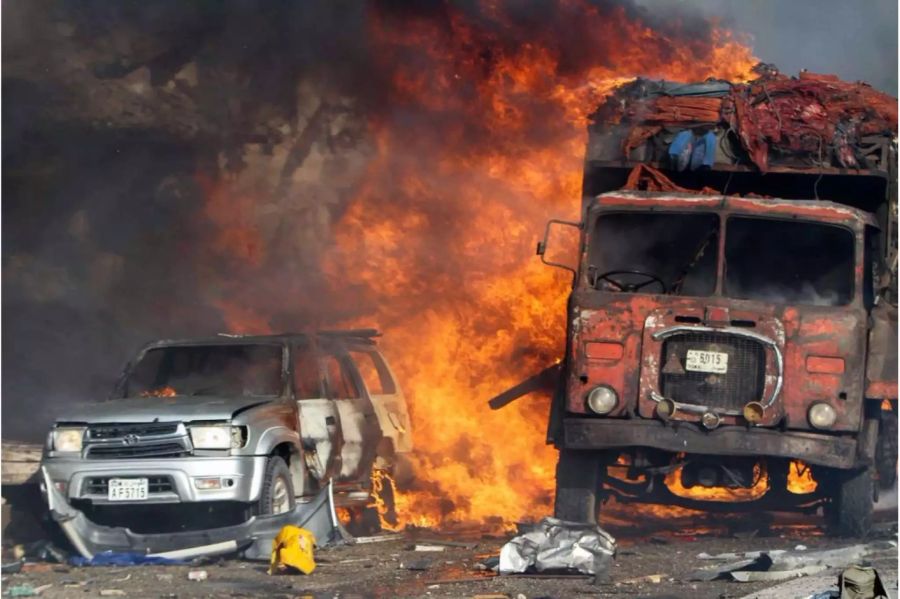 Grosse Zerstörung nach dem Anschlag in Mogadischu.