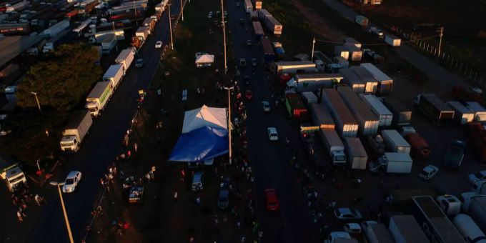 Streikende Lkw-Fahrer - Brasiliens Regierung setzt Armee ein