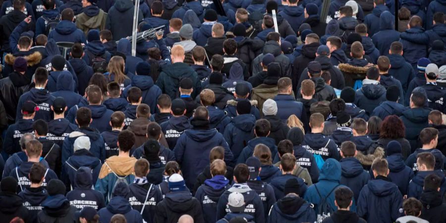 FCZ Fans beim Marsch zum Stade de Suisse in Bern