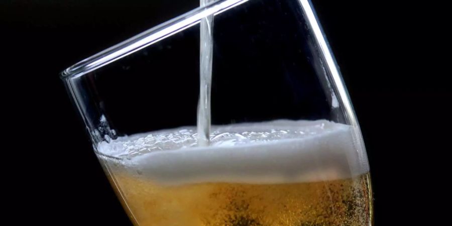 Die Forscher sagen, mehr als 100 Gramm reinen Alkohol zu konsumieren, sei gesundheitsschädlich. Das entspricht 2,5 Litern Bier.