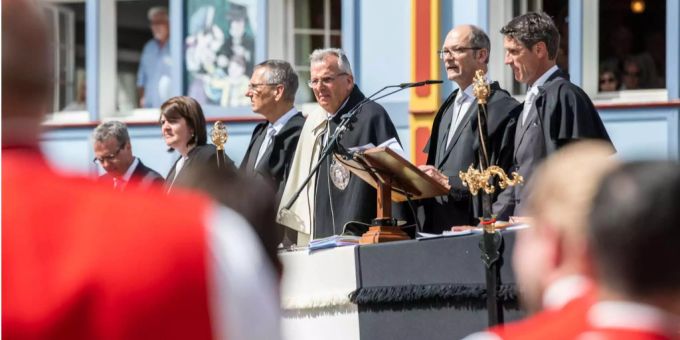 Daniel Fässler, regierender Landammann, Mitte, spricht während der Appenzeller Landsgemeinde, am Sonntag, 29. April 2018, in Appenzell. Daniel Fässler, regierender Landammann, Mitte, spricht während der Appenzeller Landsgemeinde, am Sonntag, 29. April 2018, in Appenzell.