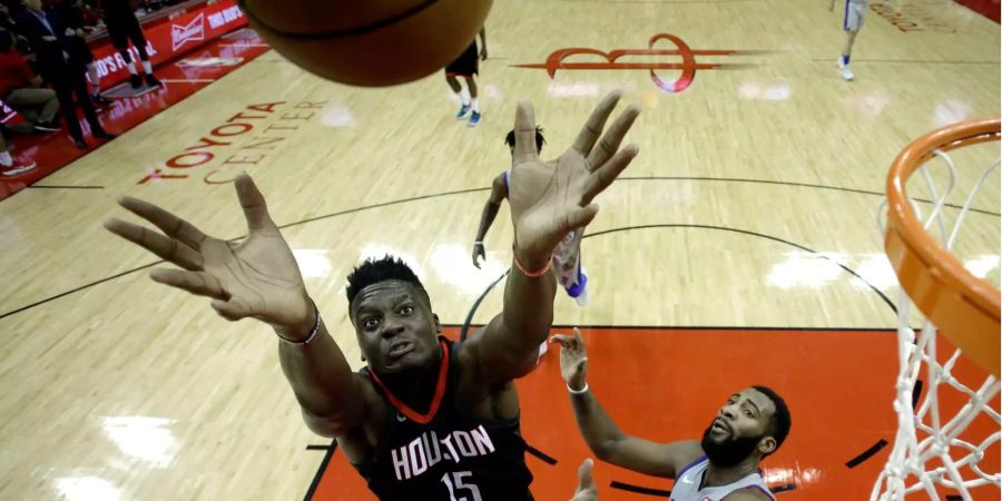 Der Schweizer Clint Capela startet mit Houston durch.