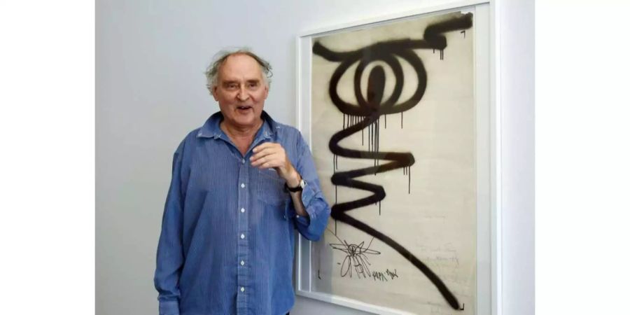 Harald Naegeli mit seinem Kunstwerk «Das Auge 1984».
