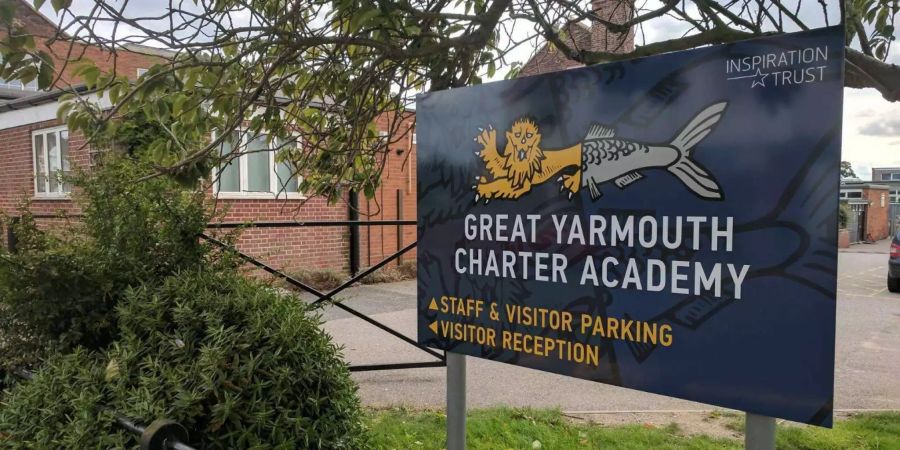 An der Great Yarmouth Charter Acadmey im englischen Norfolk sind ab sofort etliche Haarschnitte für Jungen verboten.