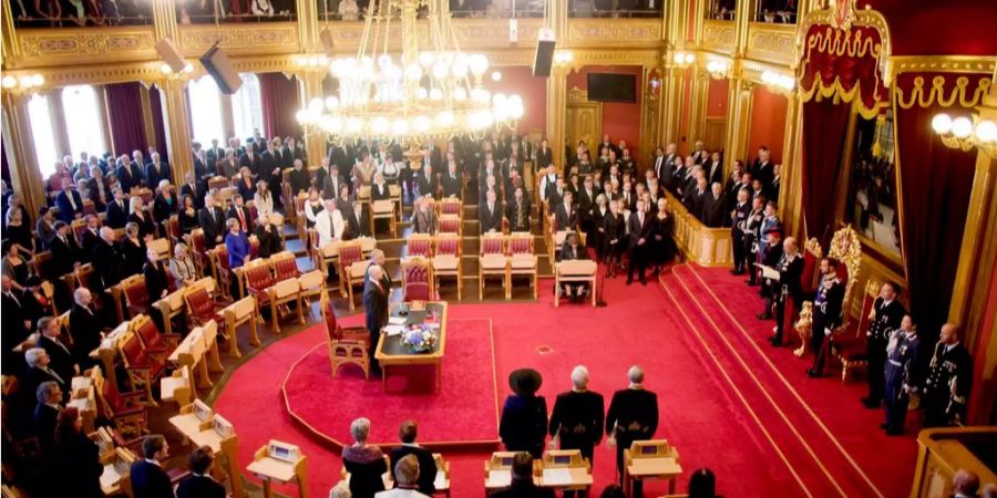 Blick in das Parlament Norwegens während einer Debatte.