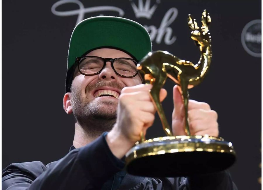 Mark Forster freut sich über seine Auszeichnung in der Kategorie «Musik National» bei der 70. Verleihung des Medienpreises Bambi im Stage Theater.
