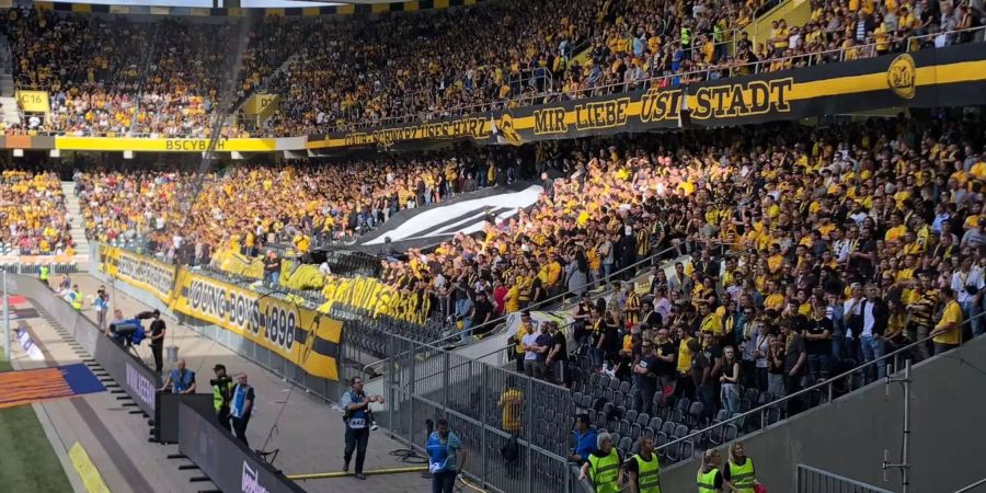 Für das Protestbanner machten die YB Fans im Sektor D Platz.