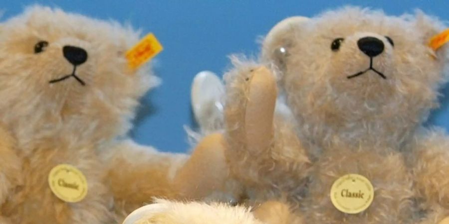 Der Teddy-Typ «Classic» der Margarete Steiff GmbH in der Steiff Galerie im Levantehaus in Hamburg (D).