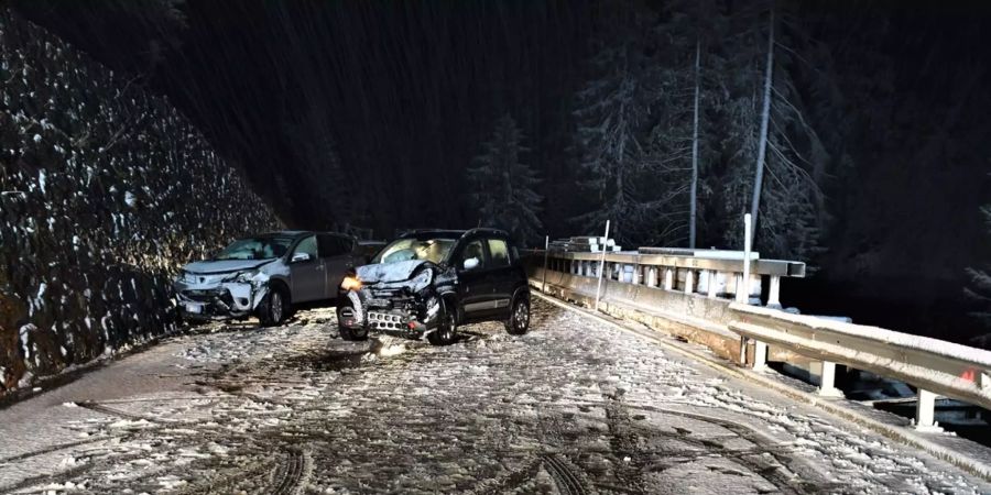 Aufnahmen der Kapo GR zeigt die Unfallstelle in Rona.