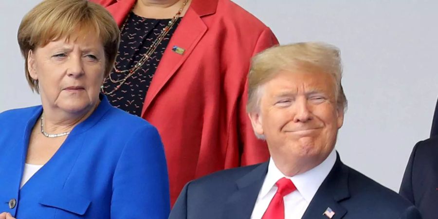 Angela Merkel (l), deutsche Bundeskanzlerin, und Donald Trump (r), US-Präsident, posieren für ein Foto.