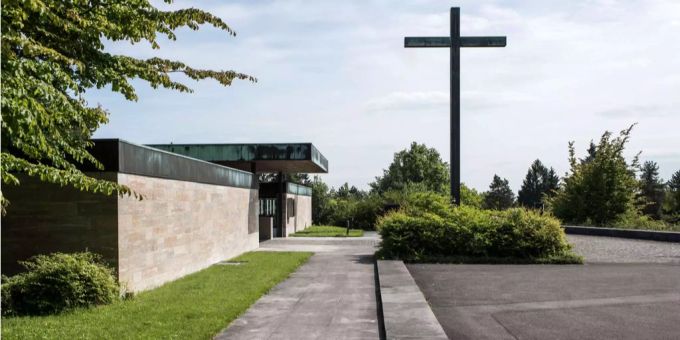 Die grösste Feuerhalle der Schweiz: das Krematorium Nordheim in Zürich. Die grösste Feuerhalle der Schweiz: das Krematorium Nordheim in Zürich.
