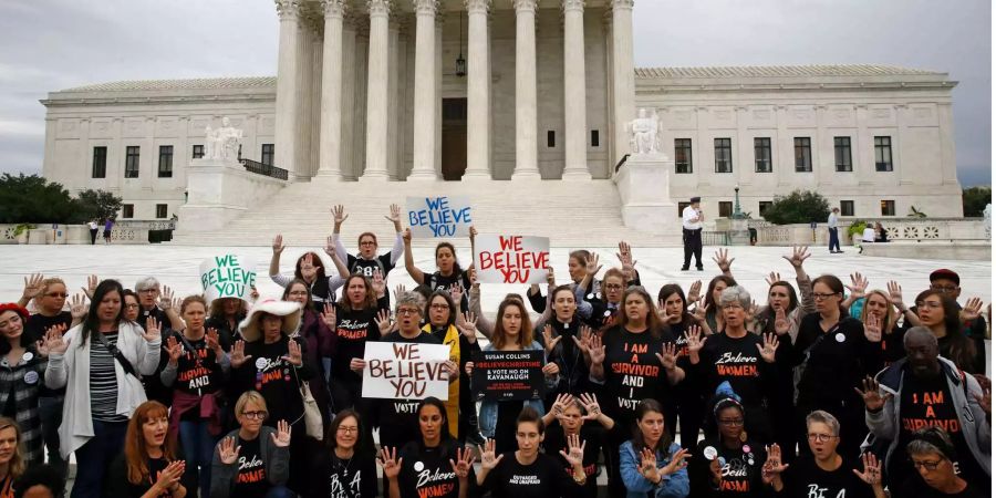 Demonstranten versammeln sich vor dem Supreme Court in Washington.