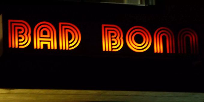Das Konzertlokal Bad Bonn in Düdingen FR wird für sein kreativen Programm ausgezeichnet. Das Konzertlokal Bad Bonn in Düdingen FR wird für sein kreativen Programm ausgezeichnet.