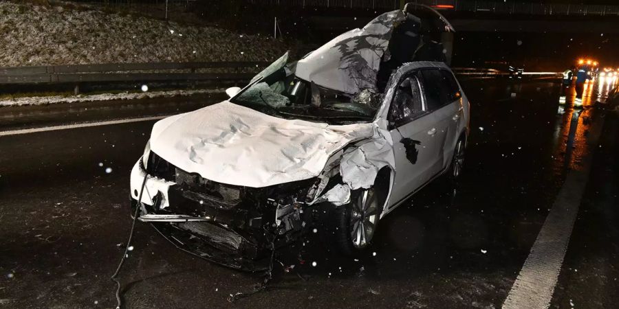 Das beschädigte Auto.