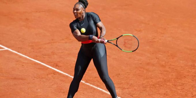 Serena Williams ist bekannt für ihre gewagten Outfits. Am French Open sorgte sie mit dem schwarzen Ganzkörperanzug Gesprächsstoff. Serena Williams an den French Open.