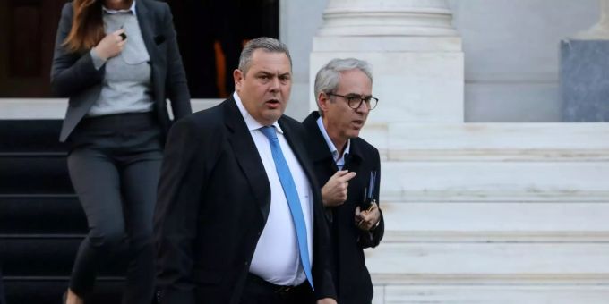 Panos Kammenos (l), Verteidigungsminister von Griechenland, verlässt sein Treffen mit dem griechischen Ministerpräsidenten Alexis Tsipras. Griechenlands Verteidigungsminister Panos Kammenos.