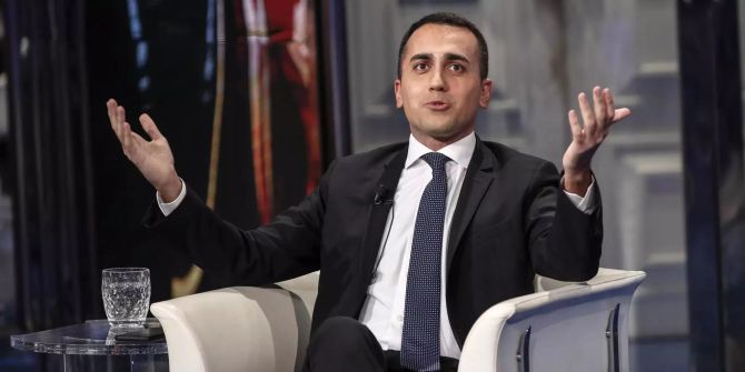 Luigi Di Maio bei einem Journalisten in Rom.