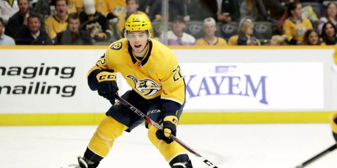 Kevin Fiala mit starker Leistung gegen die Toronto Maple Leafs Kevin Fiala wartet auf den Puck