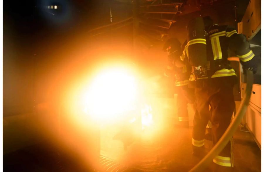 50 Feuerwehrleute standen bei den Löscharbeiten im Einsatz. (Symbolbild)