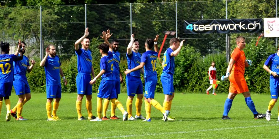 Die Spieler des FC Länggasse vor dem Anpfiff ©fcl