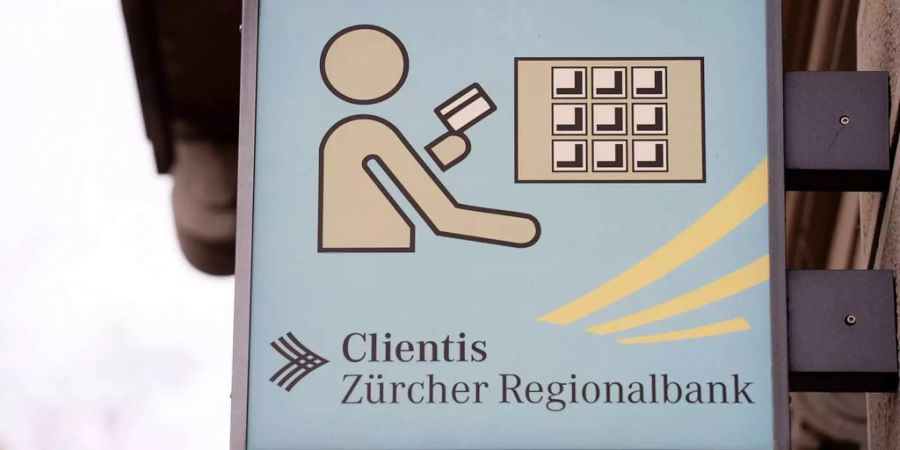 Ein Bankomat-Zeichen der Clientis-Regionalbank.