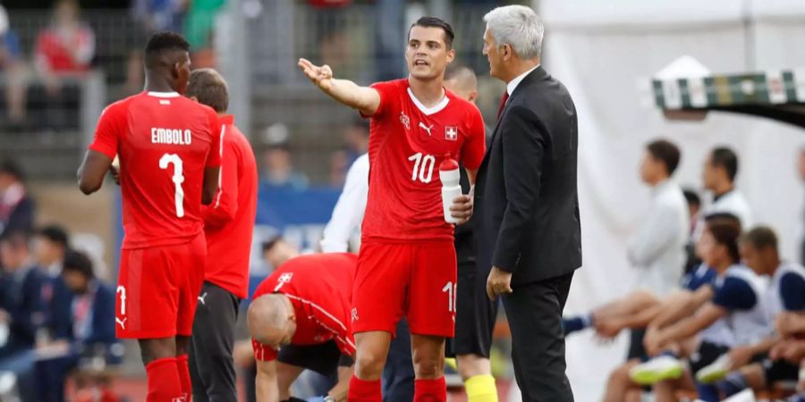 Mutlos an grossen Turnieren? Teamleader Granit Xhaka diskutiert energisch mit Vladimir Petkovic