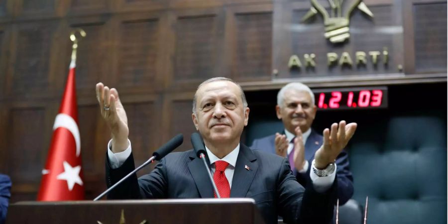 Recep Tayyip Erdogan hatte 2016 den Ausnahmezustand erlassen. Dieser soll nach dem Dekret am Montag wieder aufgehoben werden.