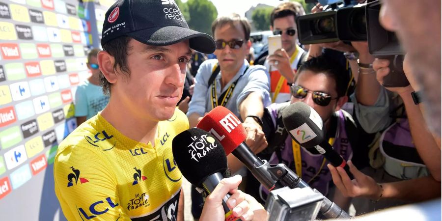 Gesamtleader Geraint Thomas bei einem Interview.