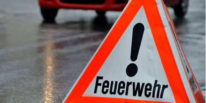 Die Feuerwehr im Einsatz. (Symbolbild) Flächenbrand