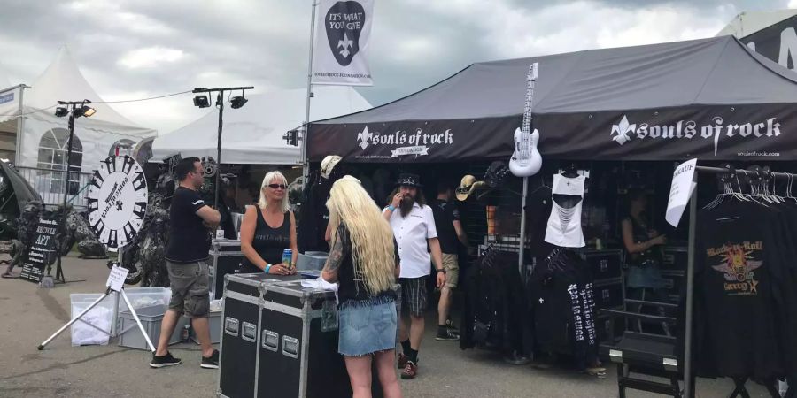 Das Kleiderlabel «Souls of Rock» unterstützt junge Rockmusiker in der Schweiz.