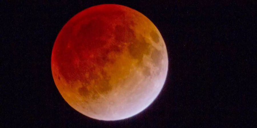 Am 27. Juli steht der Mond fast zwei Stunden im Schatten der Erde.