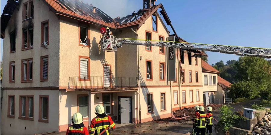 Die Polizei geht davon aus, dass eine Angestellte das Feuer absichtlich gelegt hat.