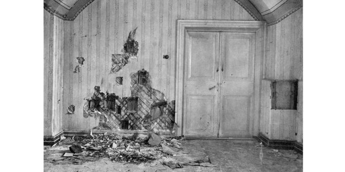 Vor dieser Wand in einem Kellerraum wurde die Zarenfamilie vor exakt 100 Jahren erschossen. Vor dieser Wand in einem Kellerraum wurde die Zarenfamilie vor exakt 100 Jahren erschossen.