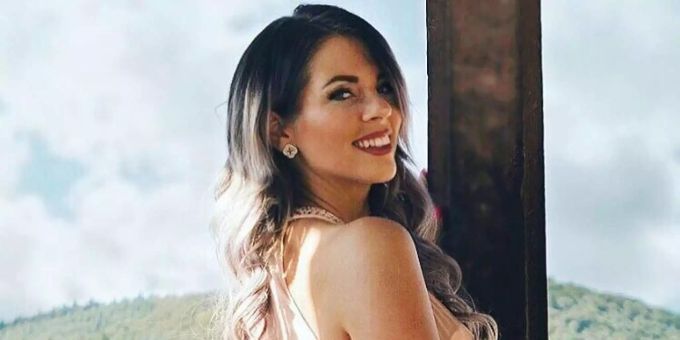 Jenny Frankhauser ist eine deutsche Schlagersänderin. Im Jahre 2016 sagte es ihre Single «Die Zeit steht still» in die Charts. dschungelcamp