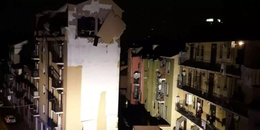 Explosion in Mehrfamilienhaus nahe Mailand.