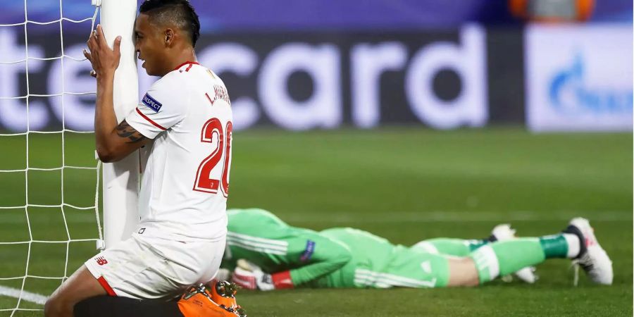 Sevilla-Stürmer Luis Muriel verzweifelt nach einer vergebenen Torchance.