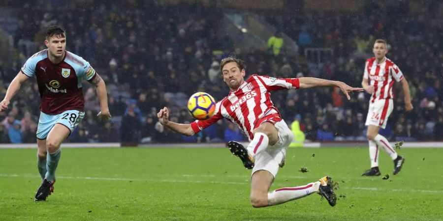 Apropos Abstiegskampf: In dem befindet sich auch Stoke City. Das Team von Xherdan Shaqiri verliert sein Heimspiel gegen Konkurrent West Ham mit 0:3 und rutscht damit gefährlich nahe an die Abstiegszone.