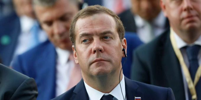 Russlands Ministerpräsident Dmirti Medwedew an einer Zeremonie am Präsidentenpalast in Ankara. Russlands Ministerpräsident Dmirti Medwedew an einer Zeremonie am Präsidentenpalast in Ankara.