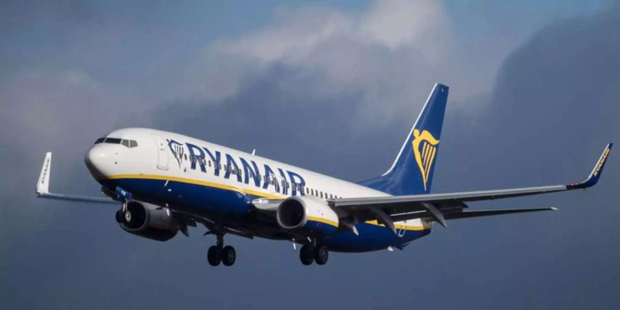 Eine Ryanair-Maschine hebt ab.