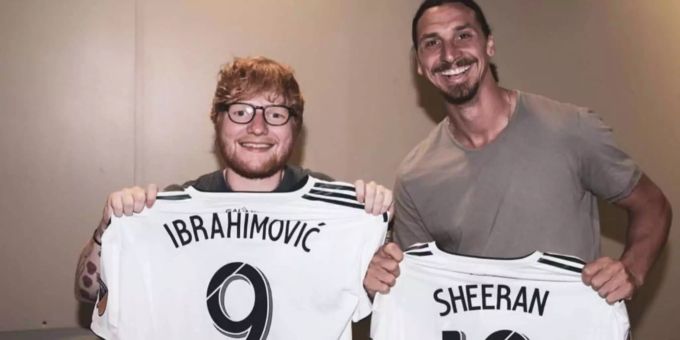 Tauschten nach dem Konzert Trikots aus: Ed Sheeran und Zlatan Ibrahimovic Tauschten nach dem Konzert Trikots aus: Ed Sheeran und Zlatan Ibrahimovic