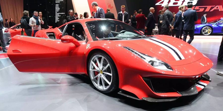 Beim Genfer Autosalon wird am ersten Pressetag der Ferrari 488 Pista präsentiert.