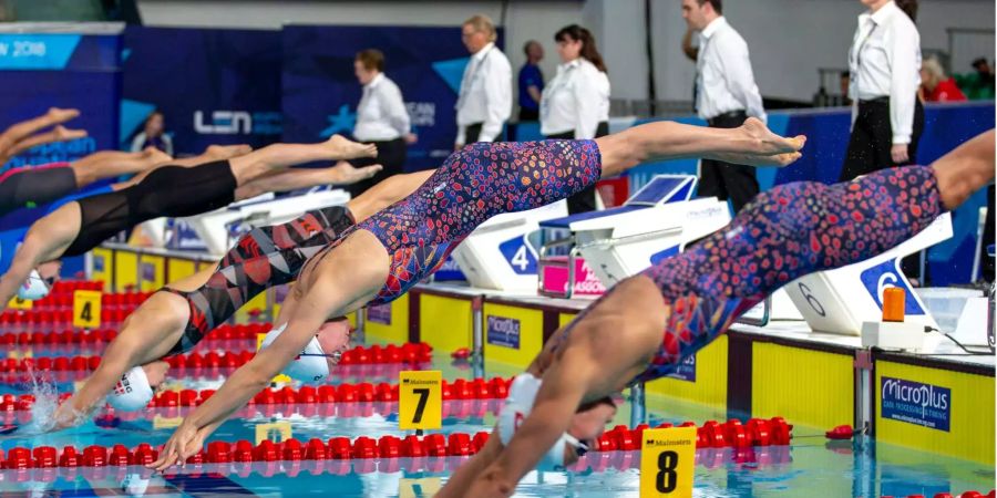 Sasha Touretski (rechts) während dem 100 Meter Freistil im Halbfinal.