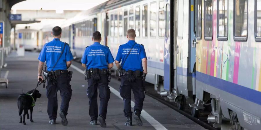 SBB Eurocity an der Grenze