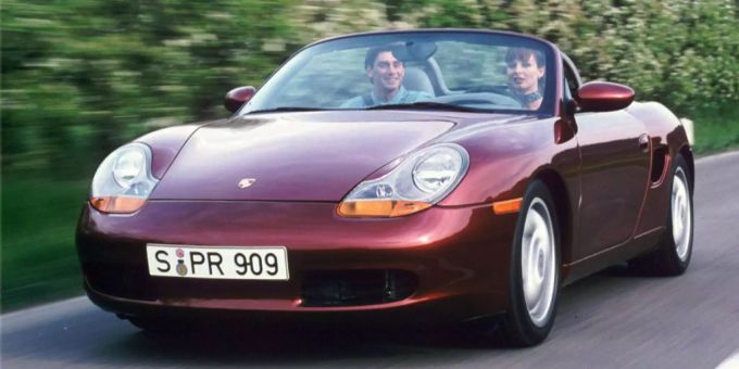 Der Porsche Boxster brachte in den 90ern frischen Wind in das Porsche-Portfolio. Der Porsche Boxster brachte in den 90ern frischen Wind in das Porsche-Portfolio.