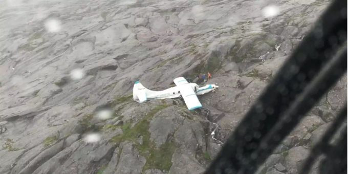 Das Flugzeugwrack lag an einem Berghang in rund 600 Meter Höhe. Das Flugzeugwrack lag an einem Berghang in rund 600 Meter Höhe.