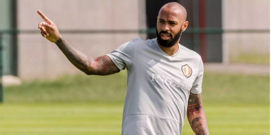 Der Franzose Thierry Henry zeigt den Belgiern, wo das Tor steht.